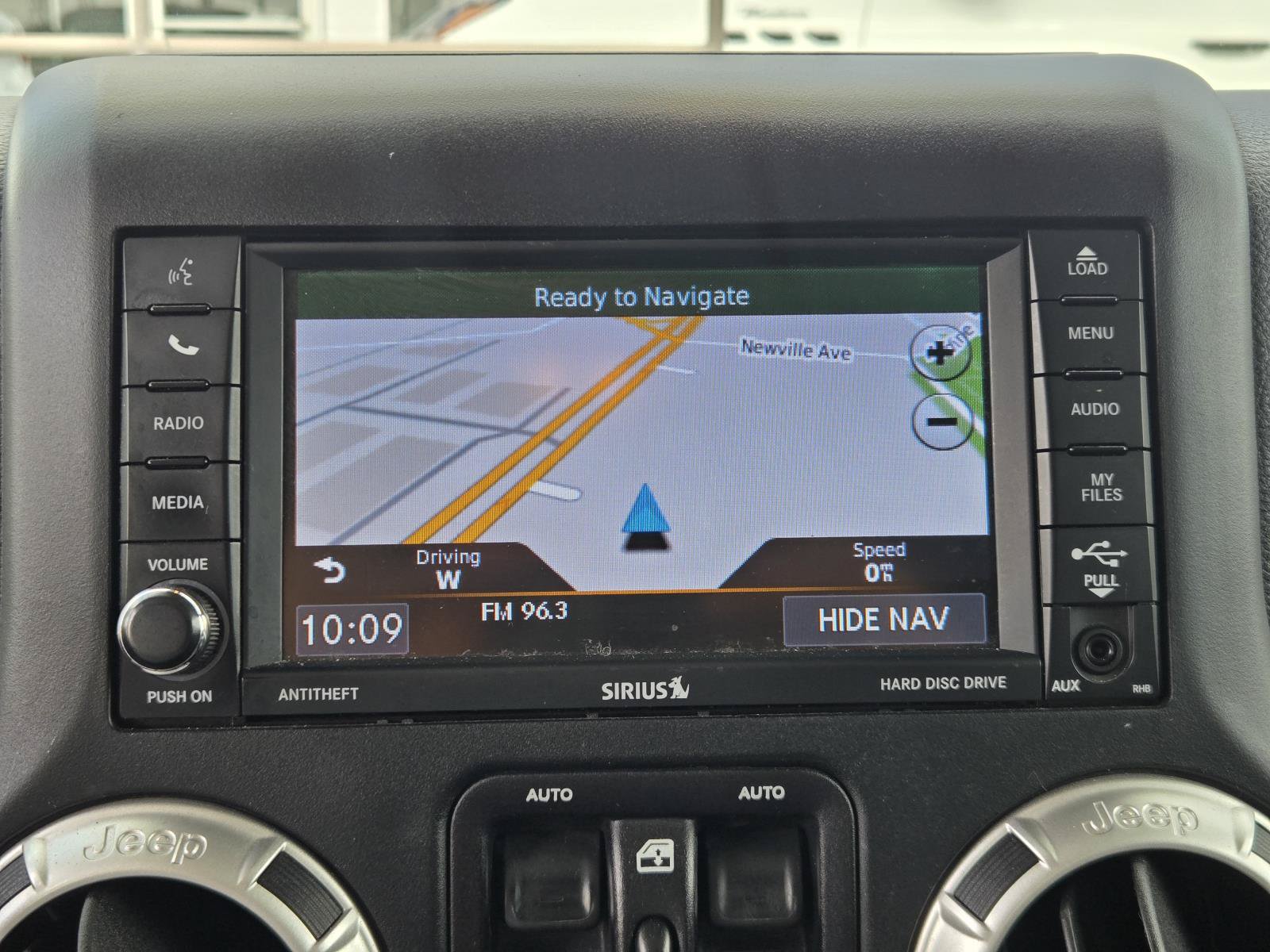 Used 2018 Jeep Wrangler Unlimited Sahara w/ Connectivity Group AWD/4WD image 7
