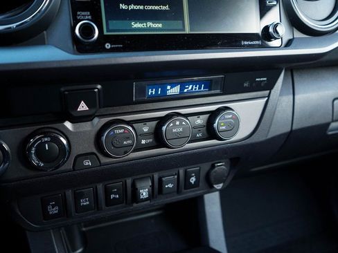 Used 2021 Toyota Tacoma TRD Off-Road image 12