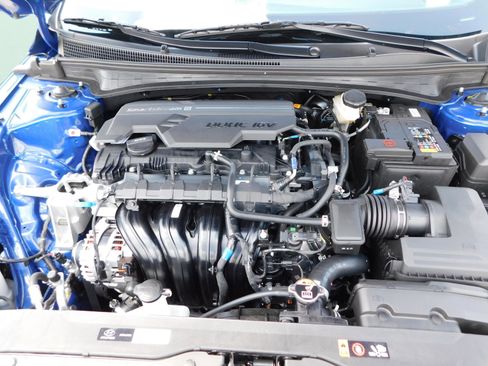 Used 2025 Hyundai Elantra Sport image 13