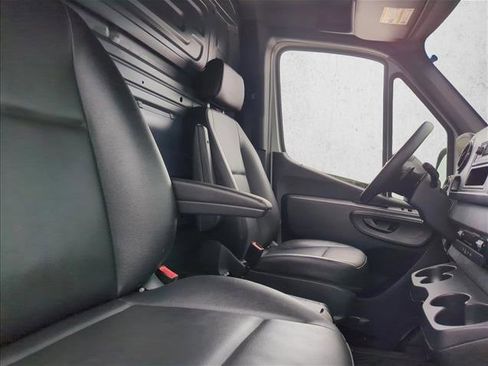 Used 2021 Mercedes-Benz Sprinter 2500 image 18