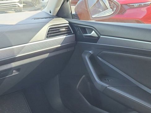 Used 2023 Volkswagen Jetta SE w/ Panoramic Sunroof Package FWD image 4