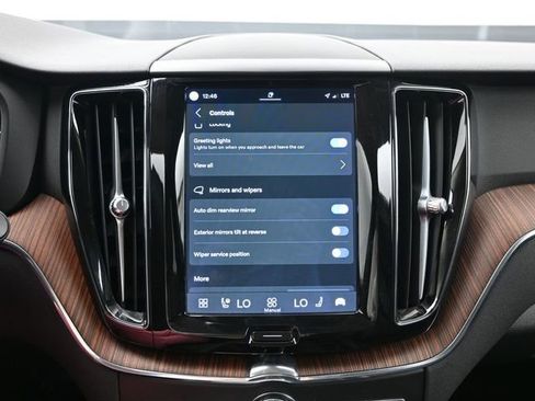 Used 2023 Volvo XC60 B5 Plus AWD/4WD image 18