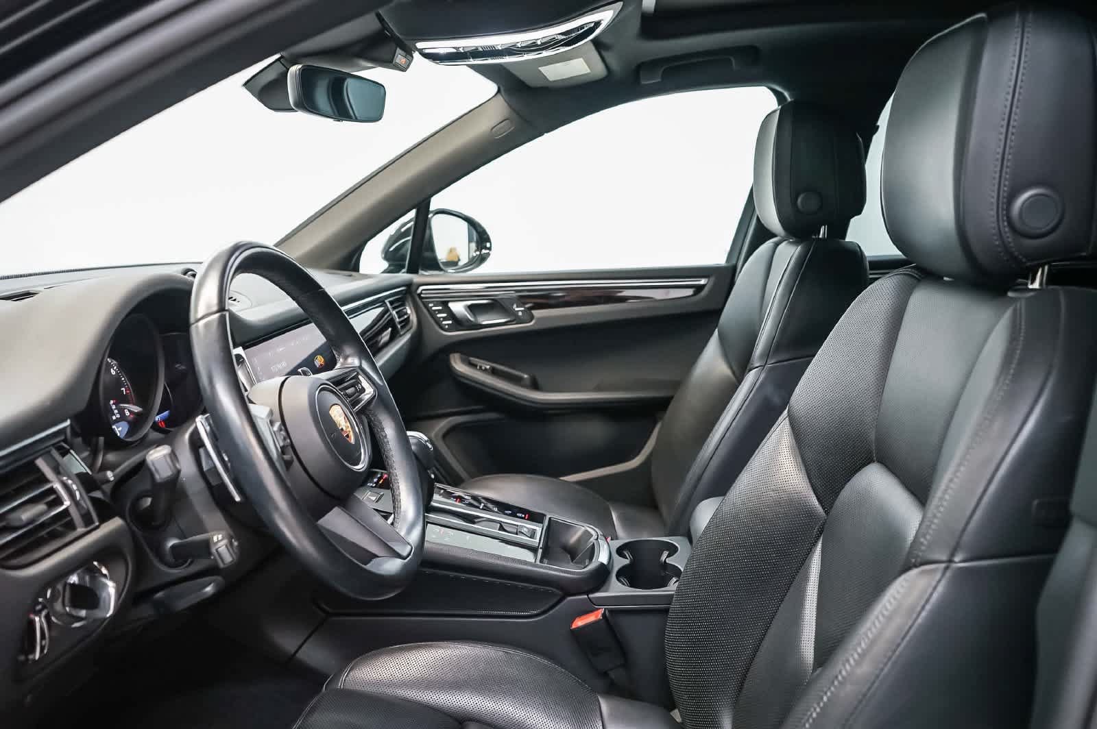 Certified 2024 Porsche Macan AWD/4WD image 23