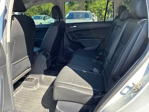 Used 2019 Volkswagen Tiguan SE w/ Panoramic Sunroof Package AWD/4WD image 8