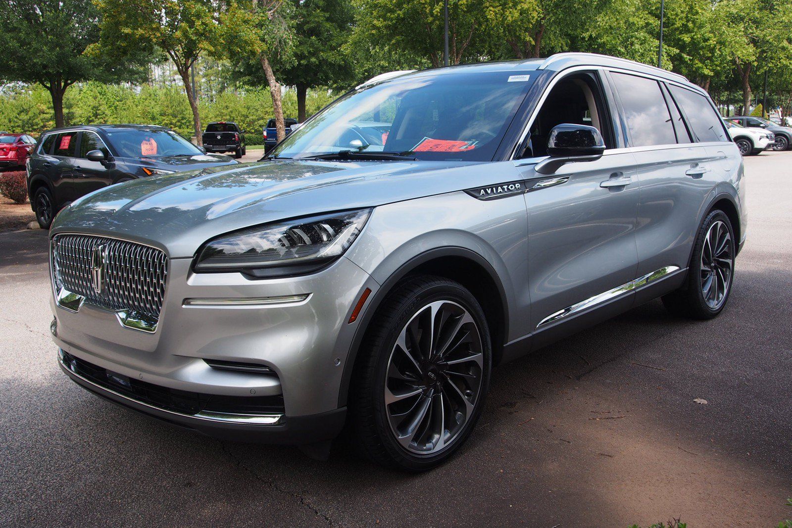 Used 2024 Lincoln Aviator Reserve w/ Equipment Group 201A RWD image 3