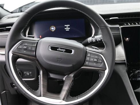 New 2025 Jeep Grand Cherokee L Limited image 30