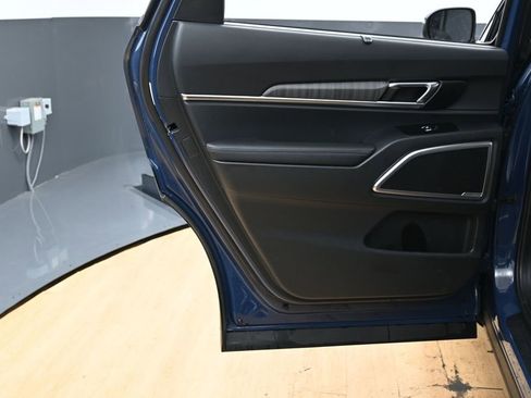 Used 2025 Kia Telluride EX w/ EX Captain's Chair Package FWD image 44