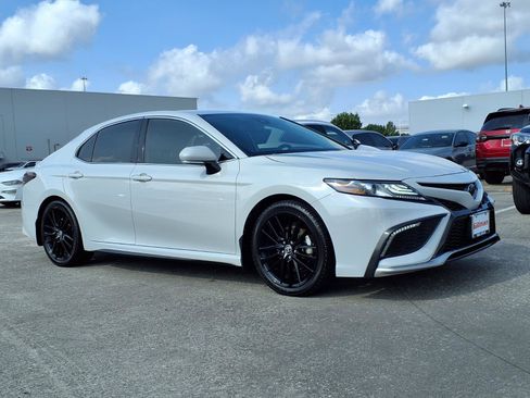 Used 2023 Toyota Camry XSE FWD image 2