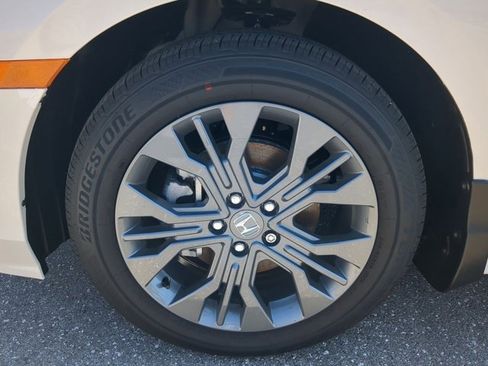 New 2026 Honda Odyssey Touring image 10