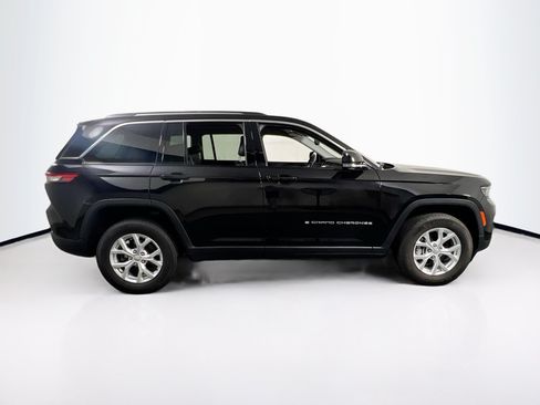 Used 2023 Jeep Grand Cherokee Limited AWD/4WD image 4