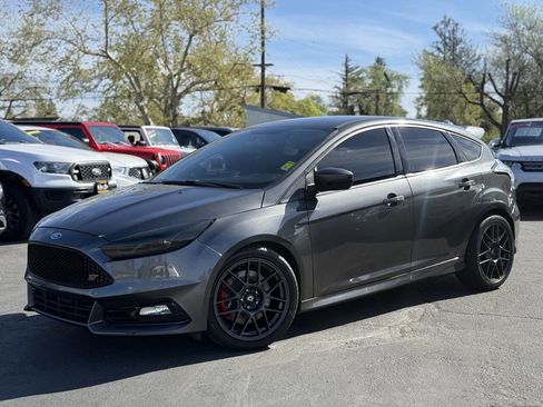 Used 2016 Ford Focus ST image 4