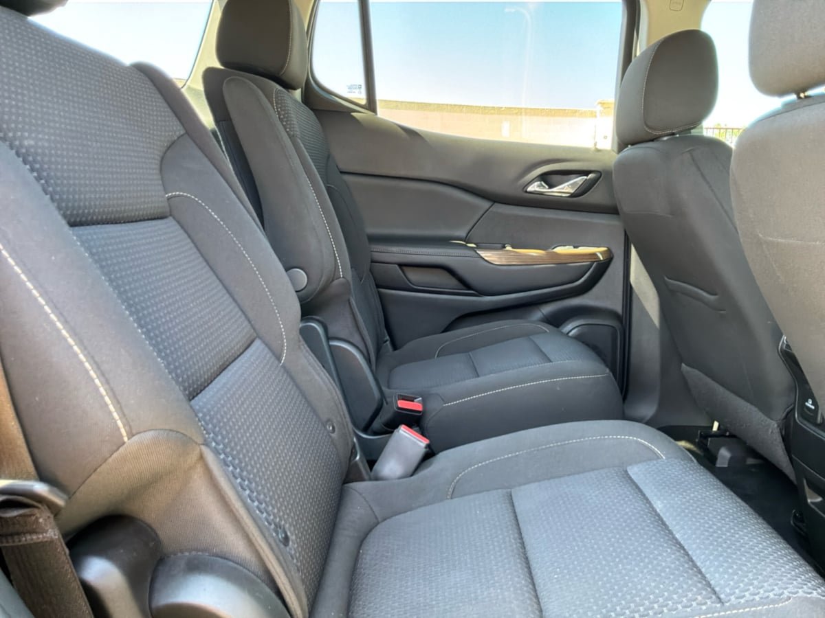 Used 2021 GMC Acadia SLE w/ Driver Convenience Package FWD image 20