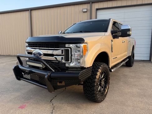 Used 2017 Ford F250 XLT w/ XLT Premium Package image 2