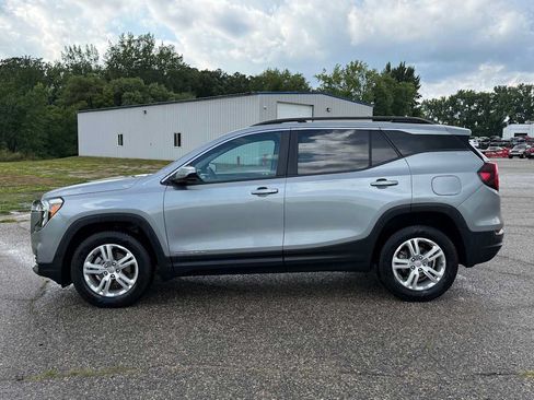 Used 2024 GMC Terrain SLE w/ Driver Convenience Package AWD/4WD image 6