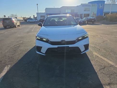 Used 2023 Honda Civic Sport image 2