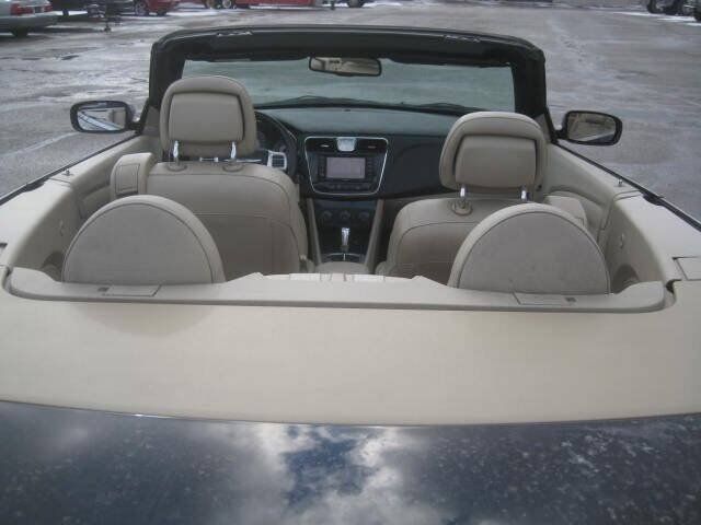 Used 2011 Chrysler 200 Limited FWD image 21
