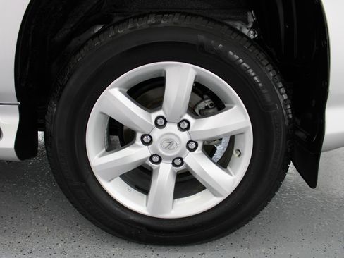 Used 2017 Lexus GX 460 image 78