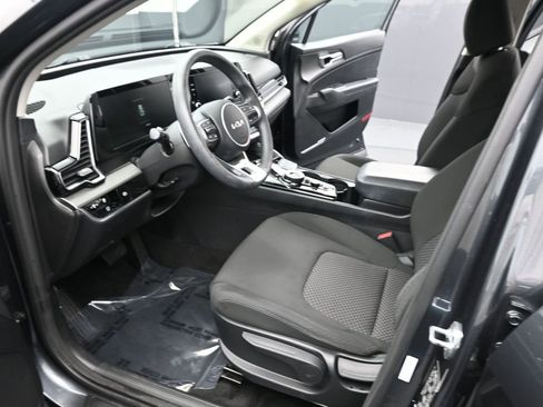 Used 2023 Kia Sportage LX image 15
