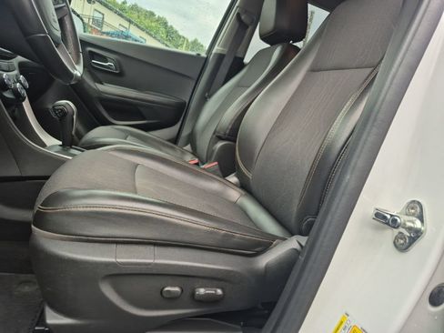 Used 2018 Chevrolet Trax LT w/ LT Convenience Package FWD image 11