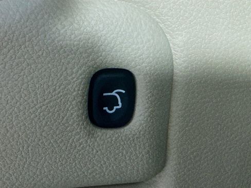 Used 2022 Jeep Grand Cherokee Limited image 34