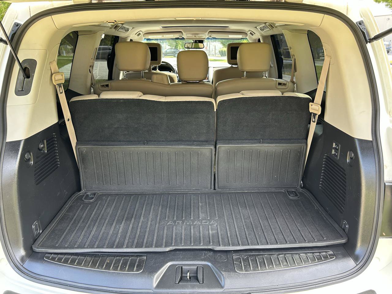 Used 2017 Nissan Armada Platinum w/ Interior Lighting Package AWD/4WD image 21