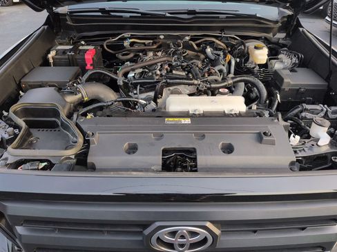 Used 2025 Toyota Tacoma SR5 AWD/4WD image 22