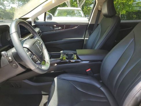 Used 2023 Lincoln Nautilus FWD w/ Premium Package image 20