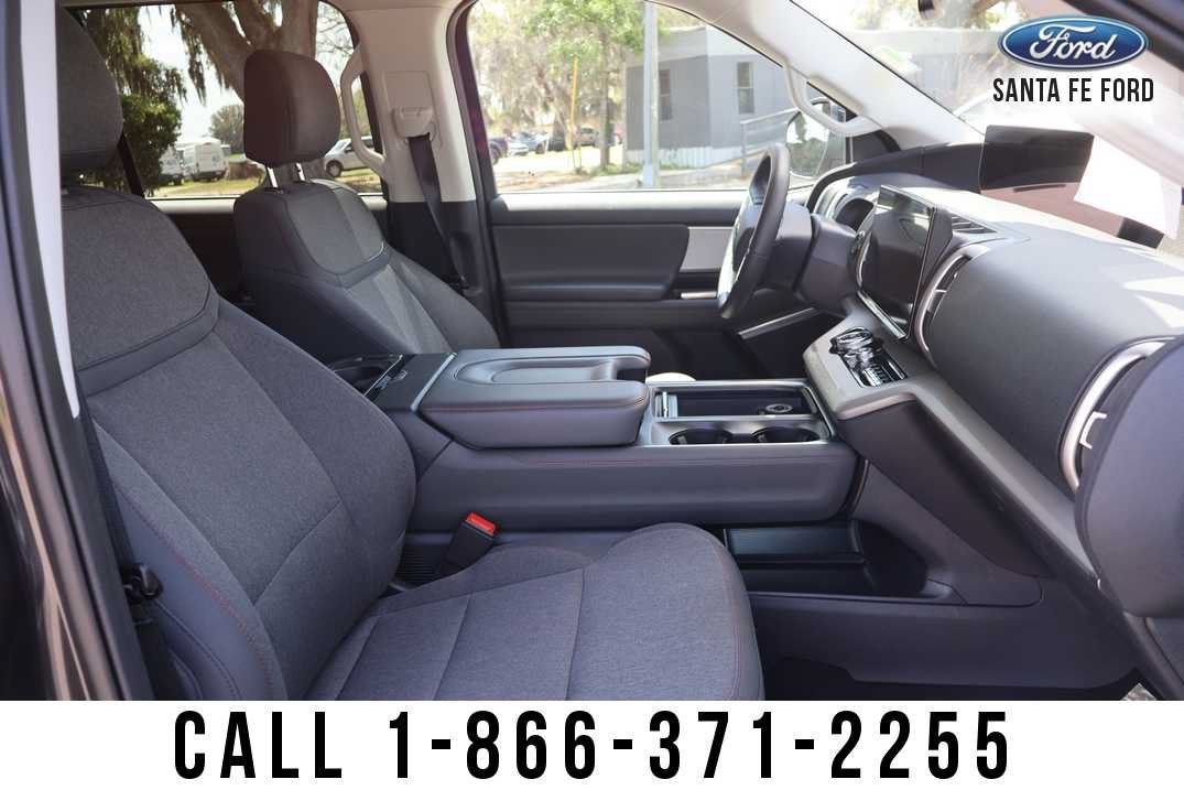 Used 2025 Ford Expedition Active RWD image 30