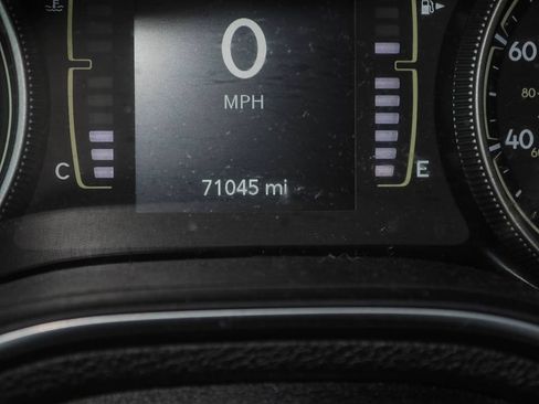 Used 2019 Jeep Cherokee Latitude Plus AWD/4WD image 10
