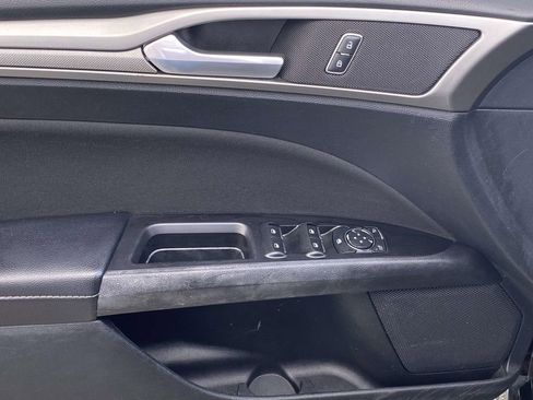 Used 2017 Ford Fusion SE image 15