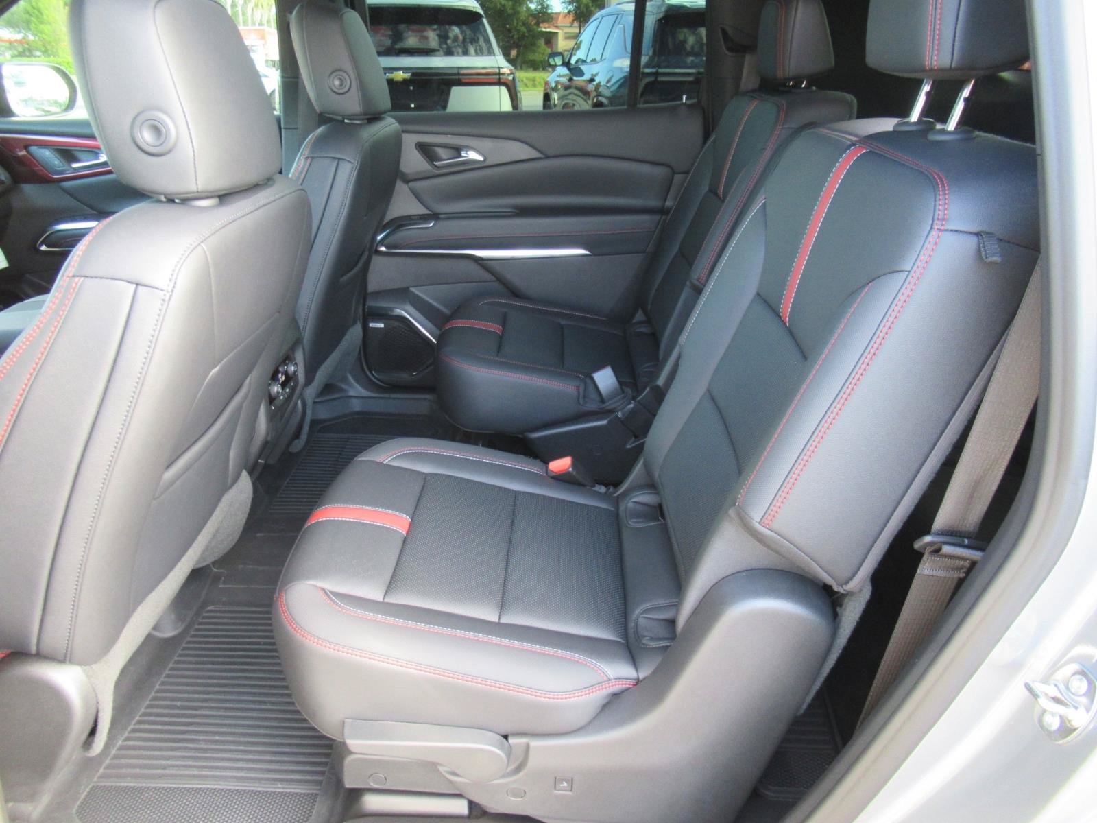 Used 2026 Chevrolet Traverse RS FWD image 37