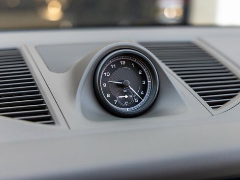 Certified 2025 Porsche Macan image 34