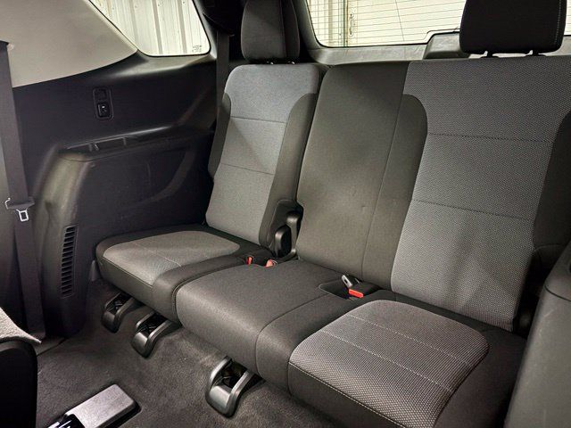 Used 2021 Chevrolet Traverse LT FWD image 18