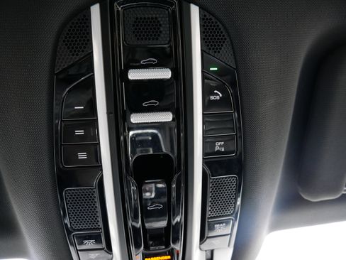 Used 2022 Porsche Panamera 4 Platinum Edition image 28