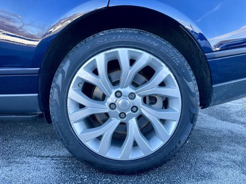 Used 2020 Land Rover Range Rover Long Wheelbase HSE image 10