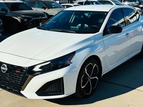 Used 2023 Nissan Altima 2.5 SR image 5