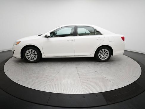 Used 2012 Toyota Camry LE image 22
