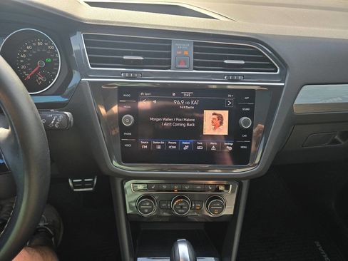 Used 2021 Volkswagen Tiguan SE image 21