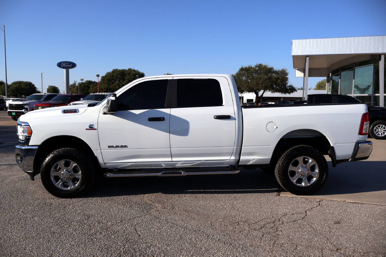 Used 2024 RAM 2500 Big Horn AWD/4WD image 2