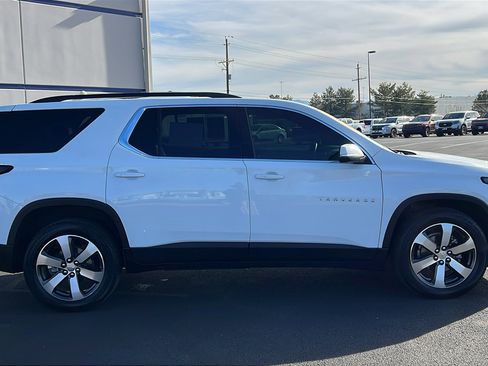 Certified 2023 Chevrolet Traverse LT w/ LT Premium Package image 4