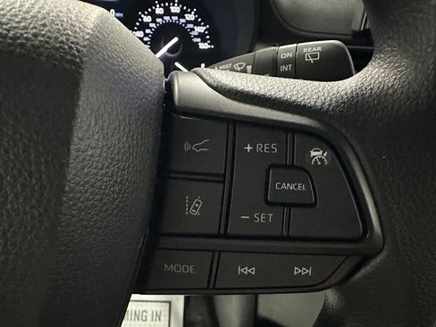 Used 2025 Toyota Sienna LE FWD image 20