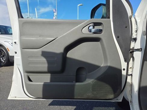 Used 2020 Nissan Frontier S RWD image 12