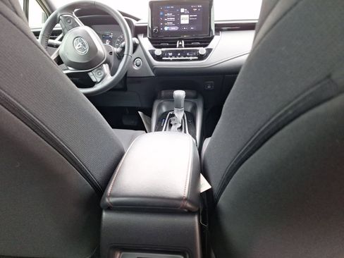 Used 2025 Toyota Corolla SE image 32