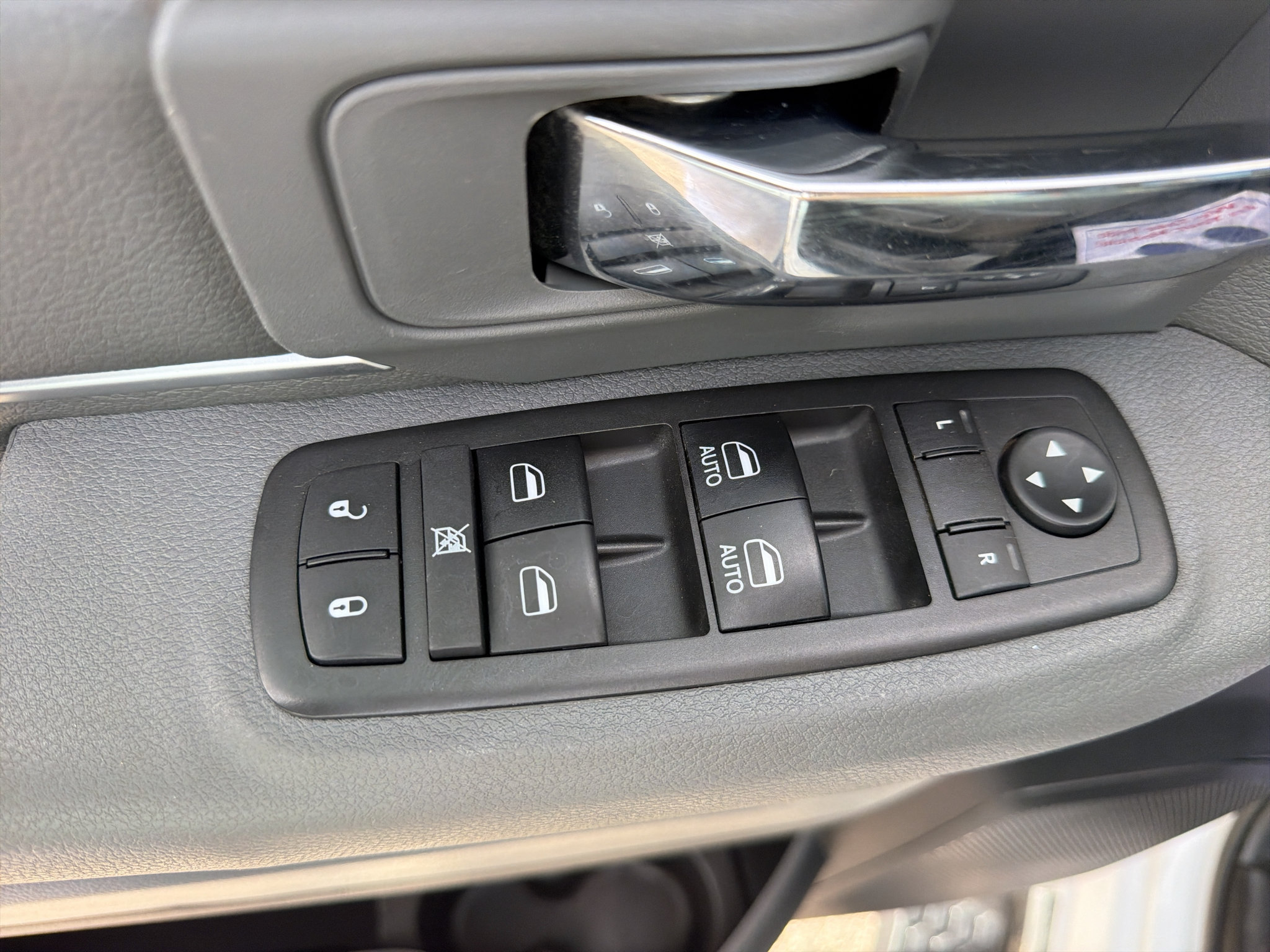 Used 2018 RAM 3500 SLT AWD/4WD image 22