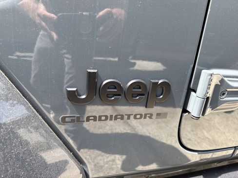 New 2025 Jeep Gladiator Sport w/ Premium Package AWD/4WD image 13