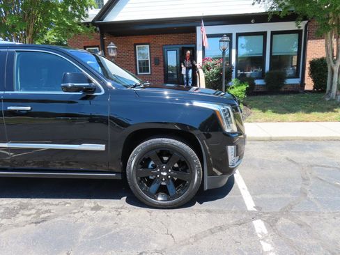 Used 2018 Cadillac Escalade Premium Luxury RWD image 10