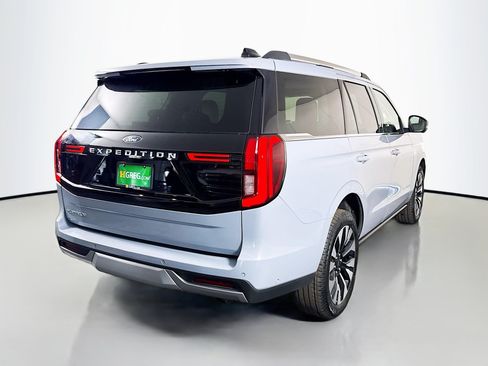Used 2025 Ford Expedition Platinum w/ Driver's Package AWD/4WD image 10