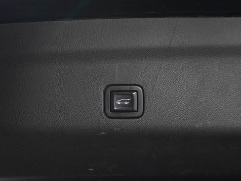 Used 2021 GMC Yukon XL SLT w/ Rear Media and Nav Package AWD/4WD image 11