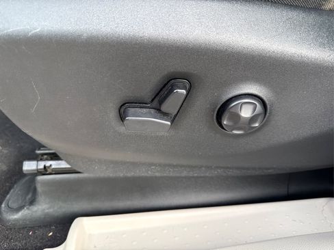 Used 2017 Chrysler Pacifica Touring-L image 37