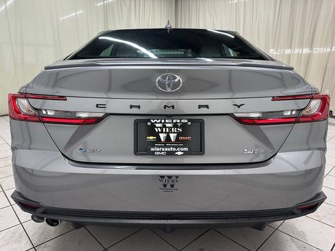 Used 2025 Toyota Camry SE image 6
